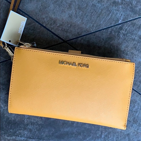 MICHAEL KORS LG DOUBLE ZIP WRISTLET MARYGOLD - Picture 9 of 16